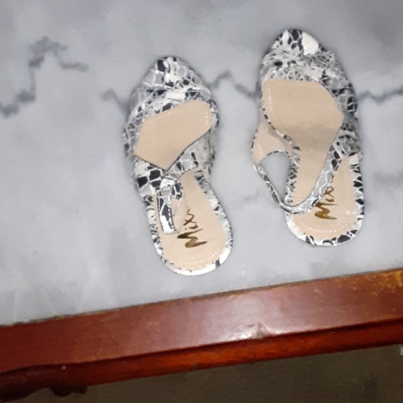 MIXX platforms in snakeskin print new sz 8 - Picture 2 of 4